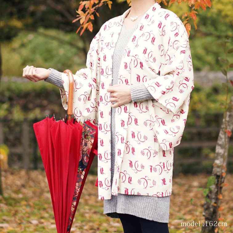 Red modern pattern on white haori – KUDEN by TAKAHIRO SATO
