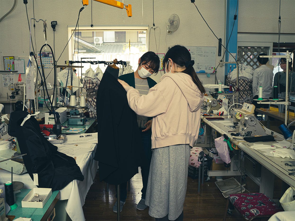 縫製をお願いしているスタジオ・エフさんと生地メーカーの宇仁繊維さんにお会いしてきました。 - KUDEN by TAKAHIRO SATO