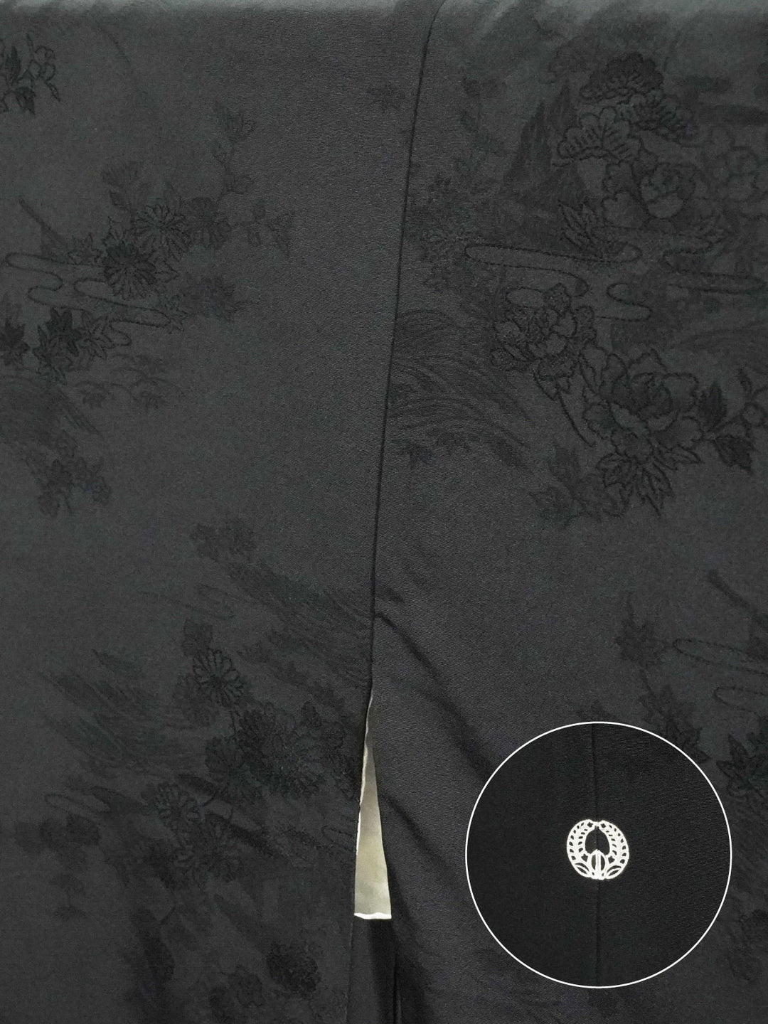 Black haori with embossed floral design [H-A04] - KUDEN by TAKAHIRO SATO