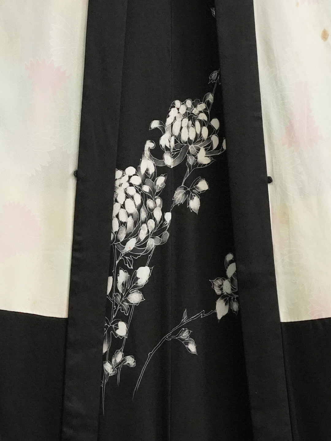 Black haori with Chrysanthemum design on back [H-A06] - KUDEN by TAKAHIRO SATO