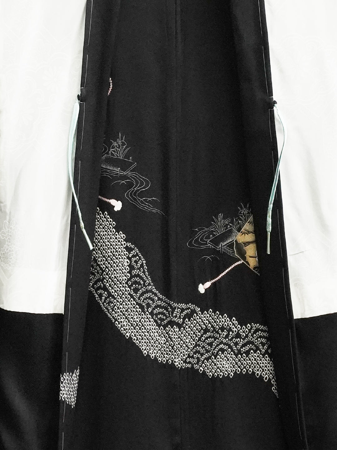 Black haori with traditional pattern and flowers [H-A11] - KUDEN by TAKAHIRO SATO