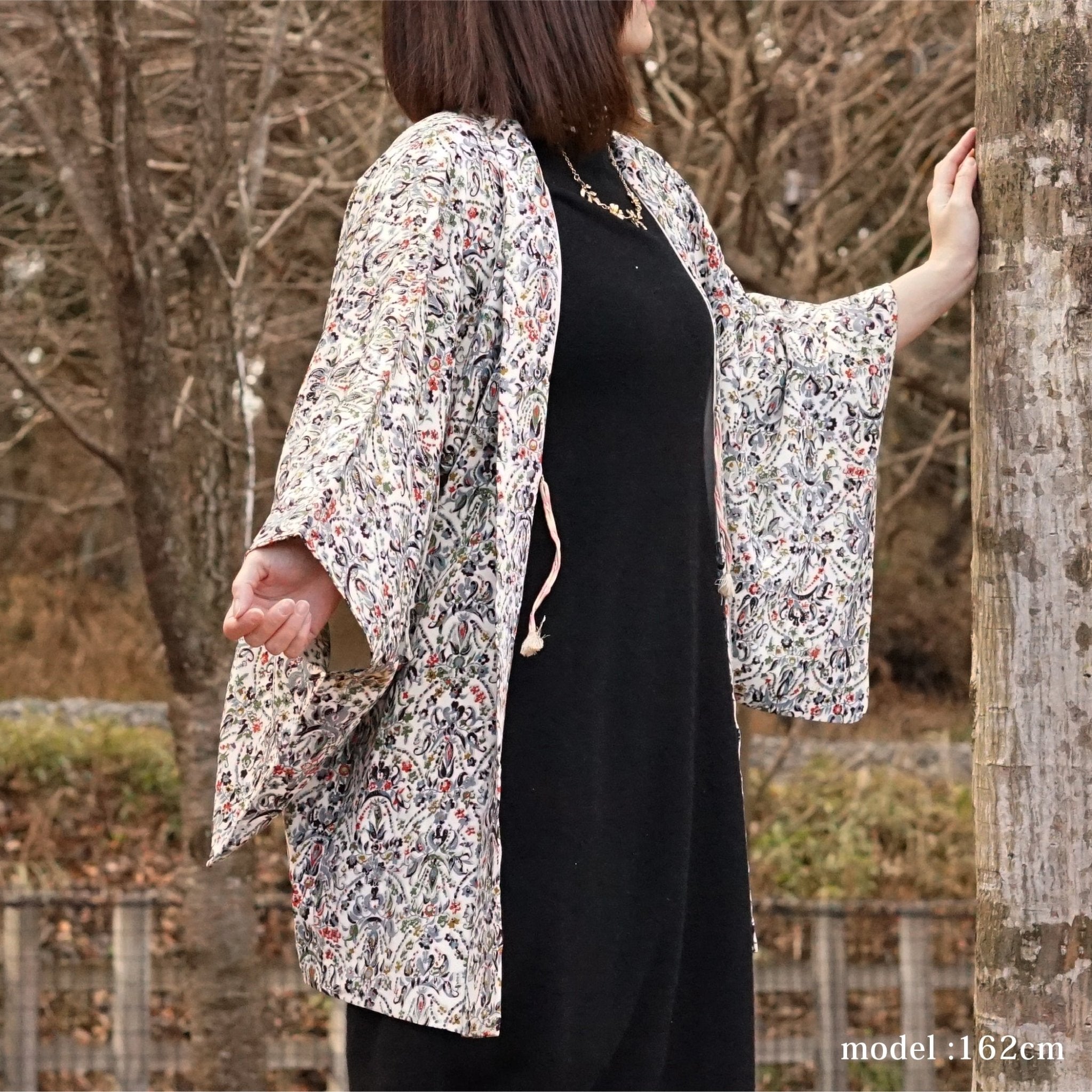 Flower and modern pattern white haori – KUDEN by TAKAHIRO SATO