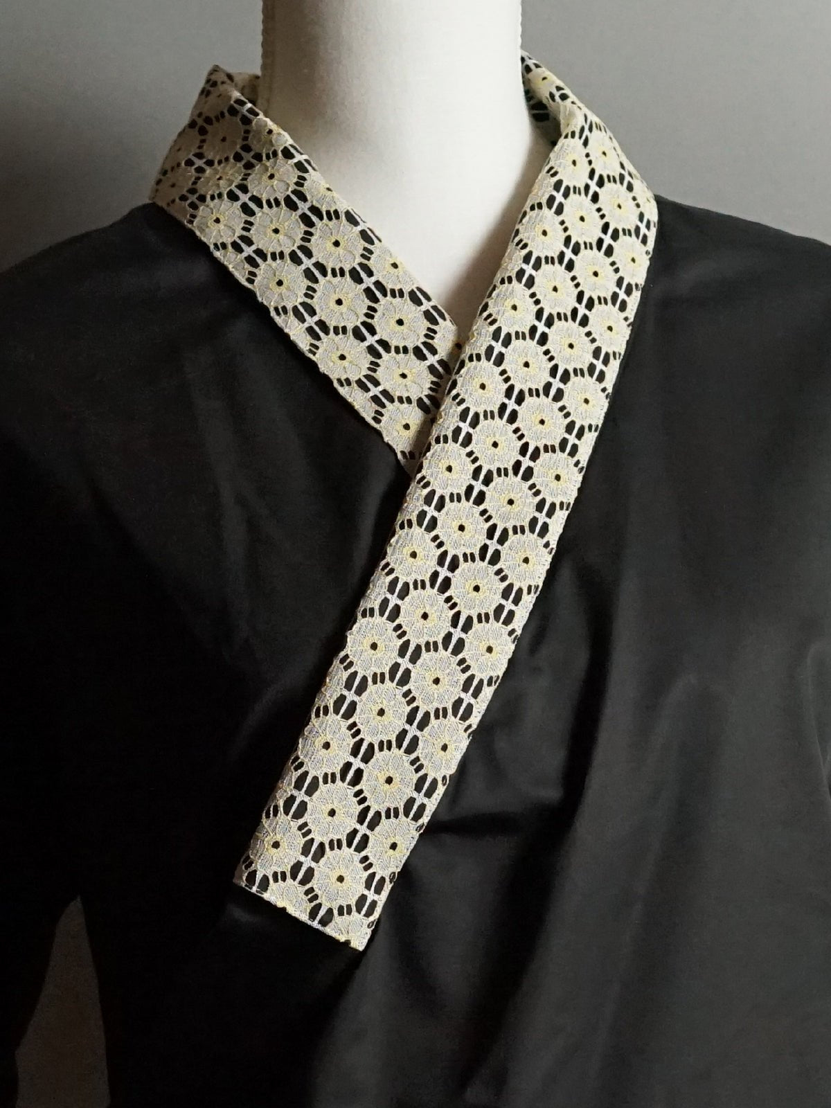 Attachable Lace collar Gerbera Black base for Juban Shirt - KUDEN by TAKAHIRO SATO