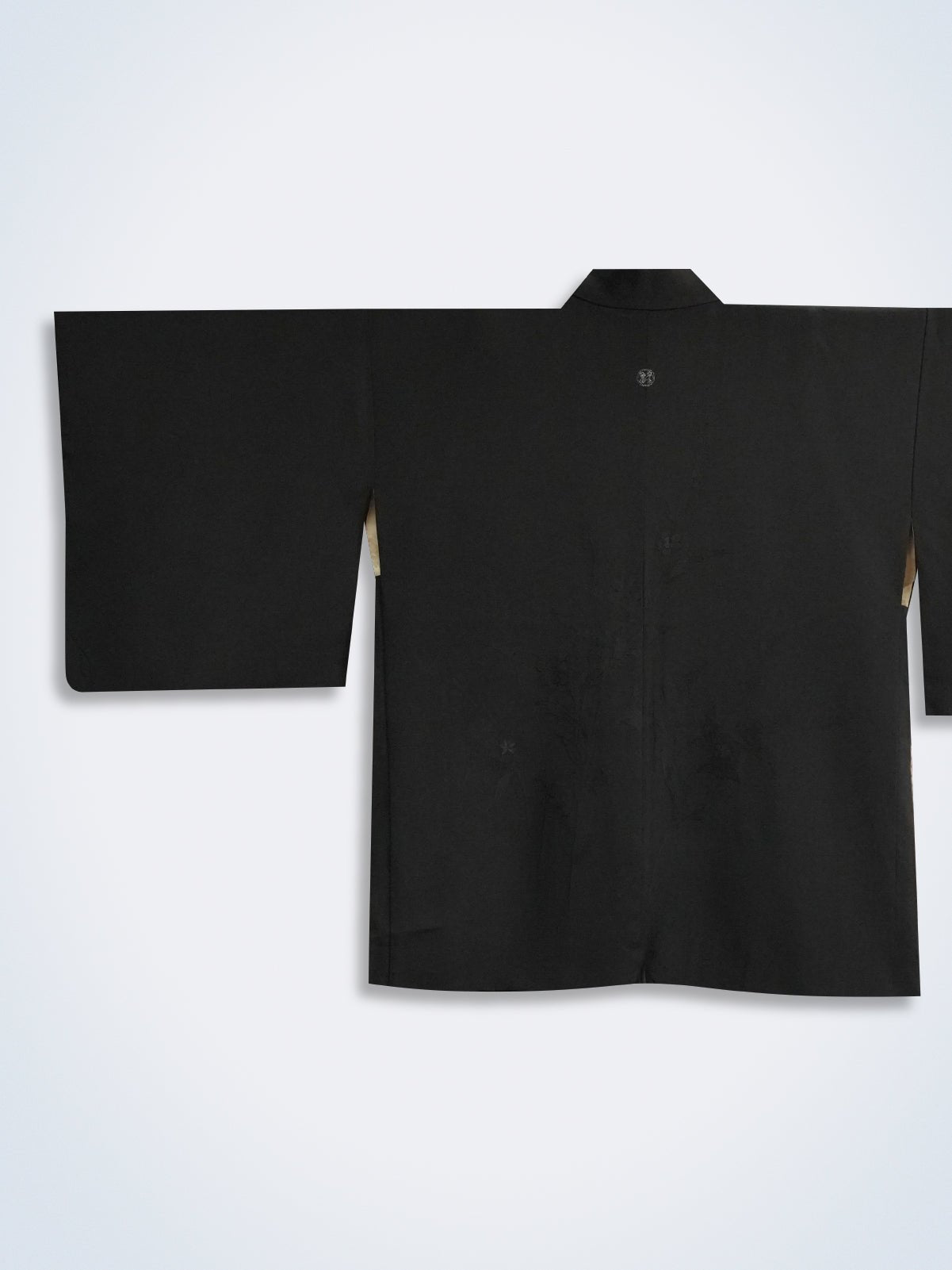 Black haori with embossed flower pattern [H-A22] - KUDEN by TAKAHIRO SATO